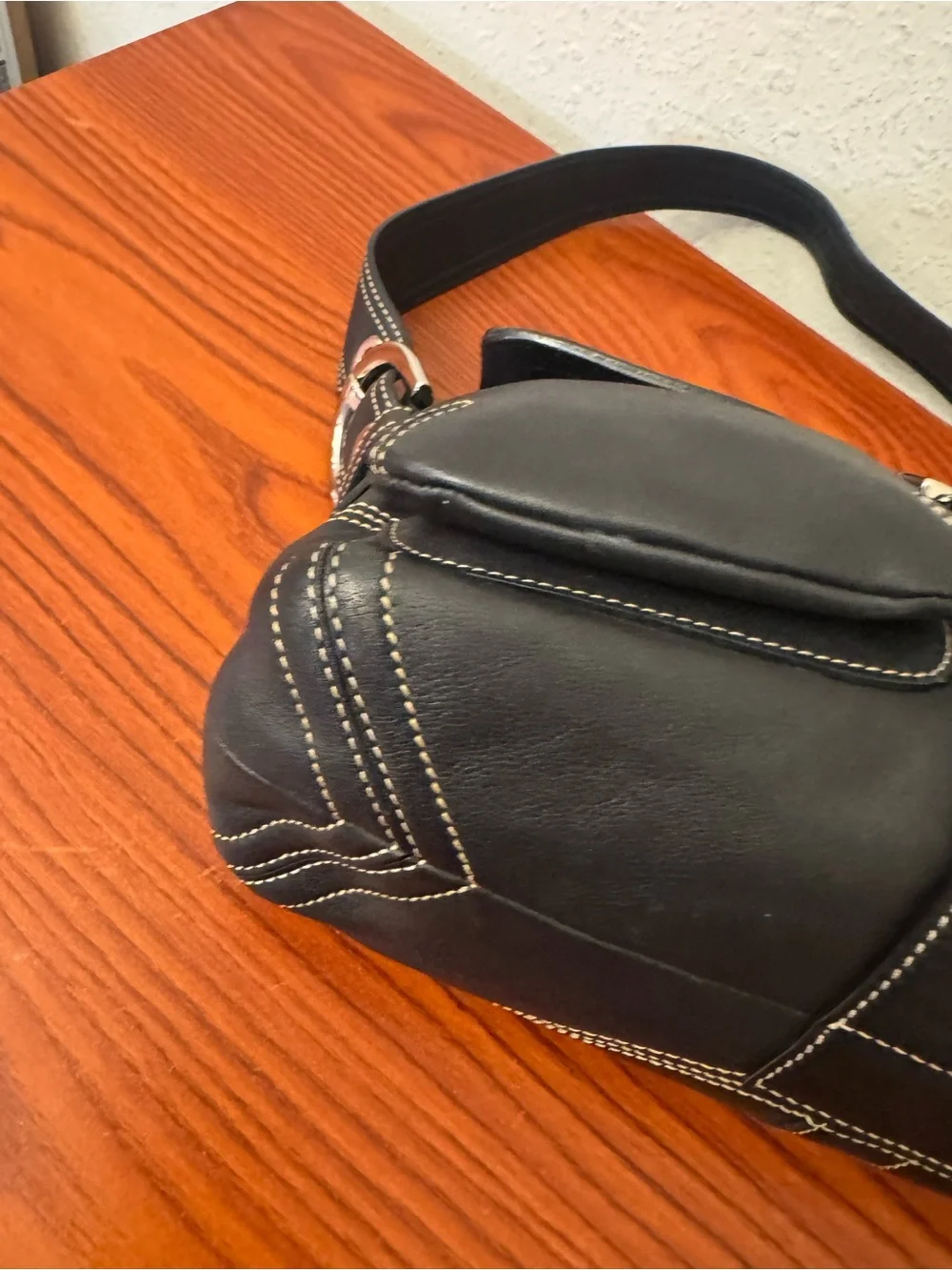 Vintage Coach Black Leather  Bag with Contrast Stitching and Buckle